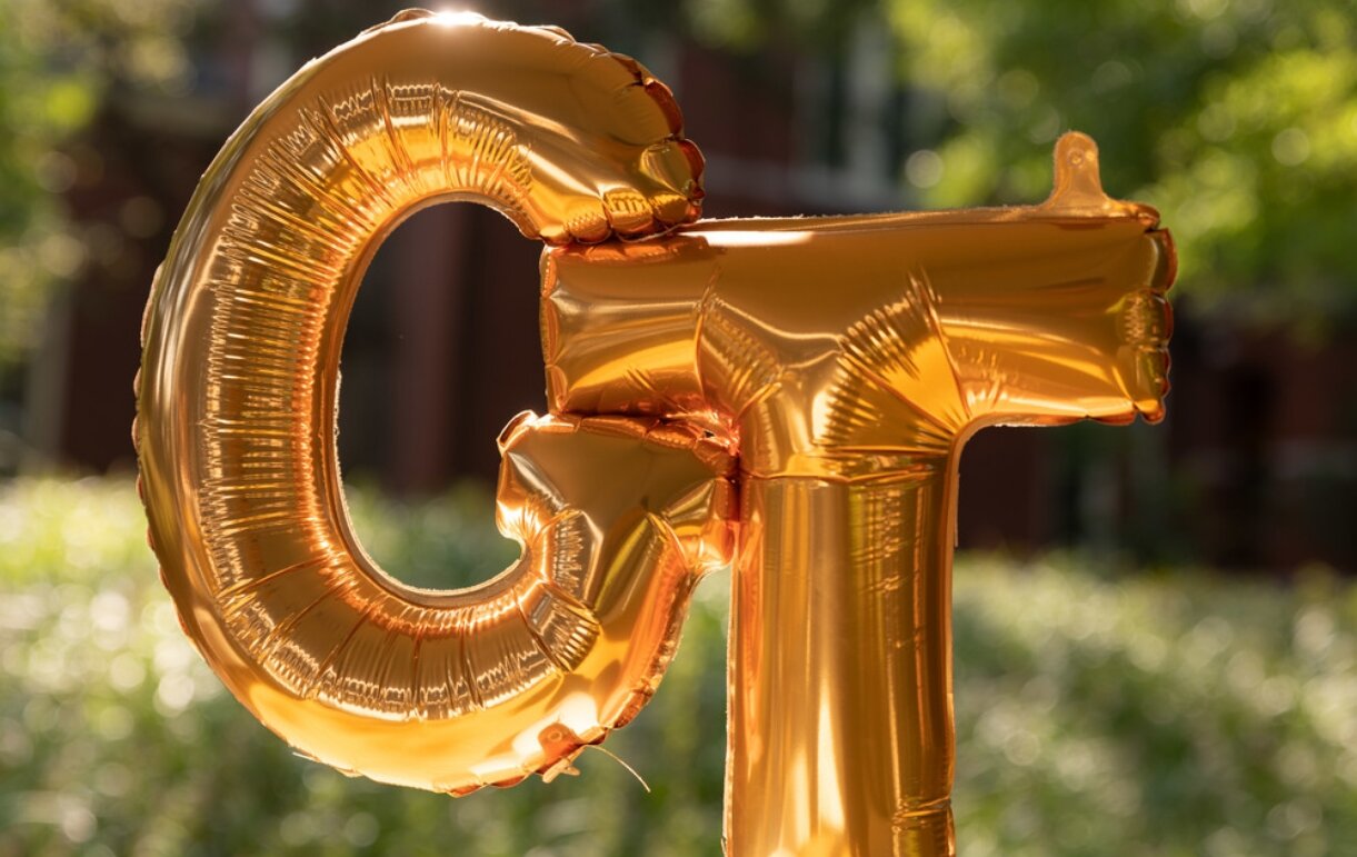 GT gold balloon